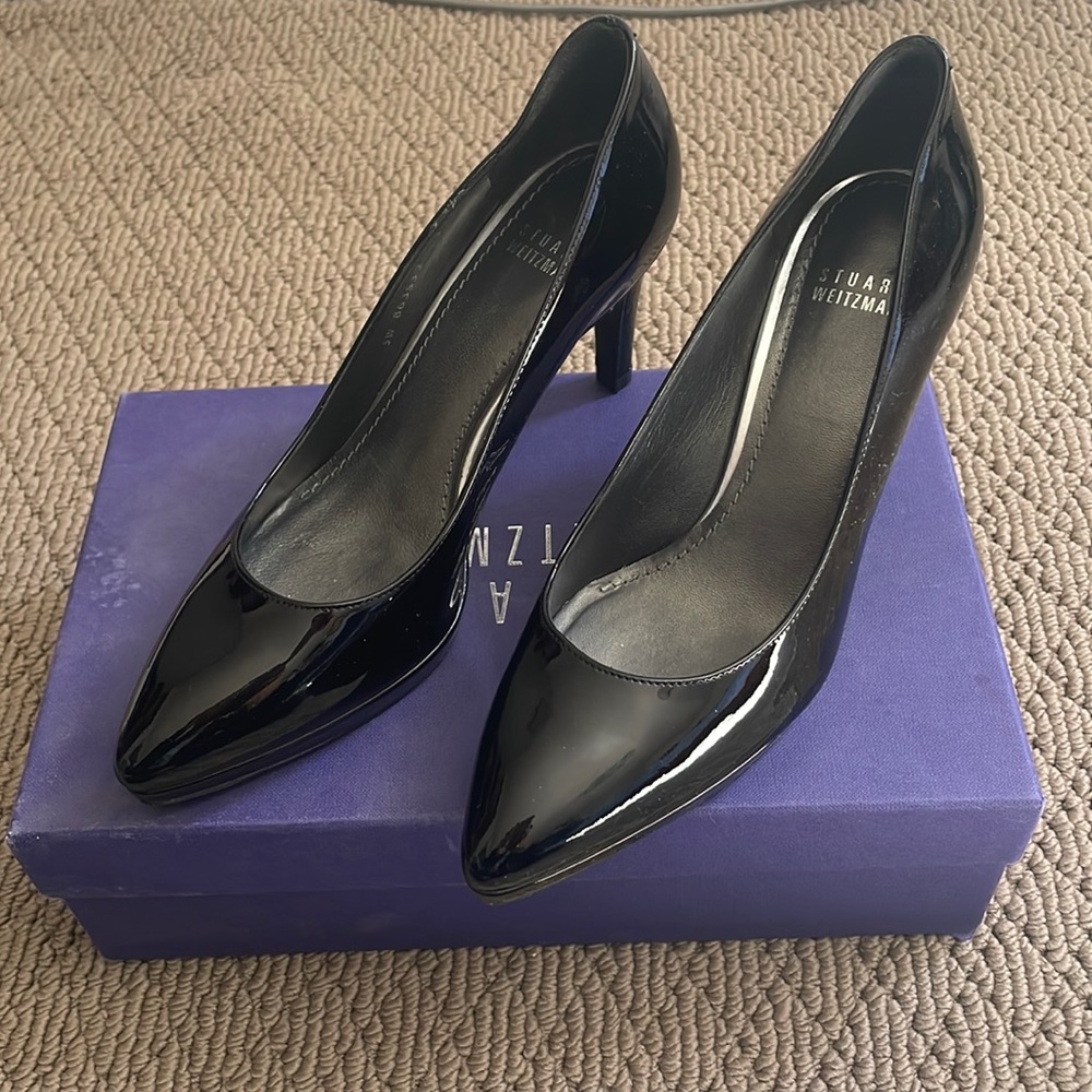 Stuart weitzman black pumps